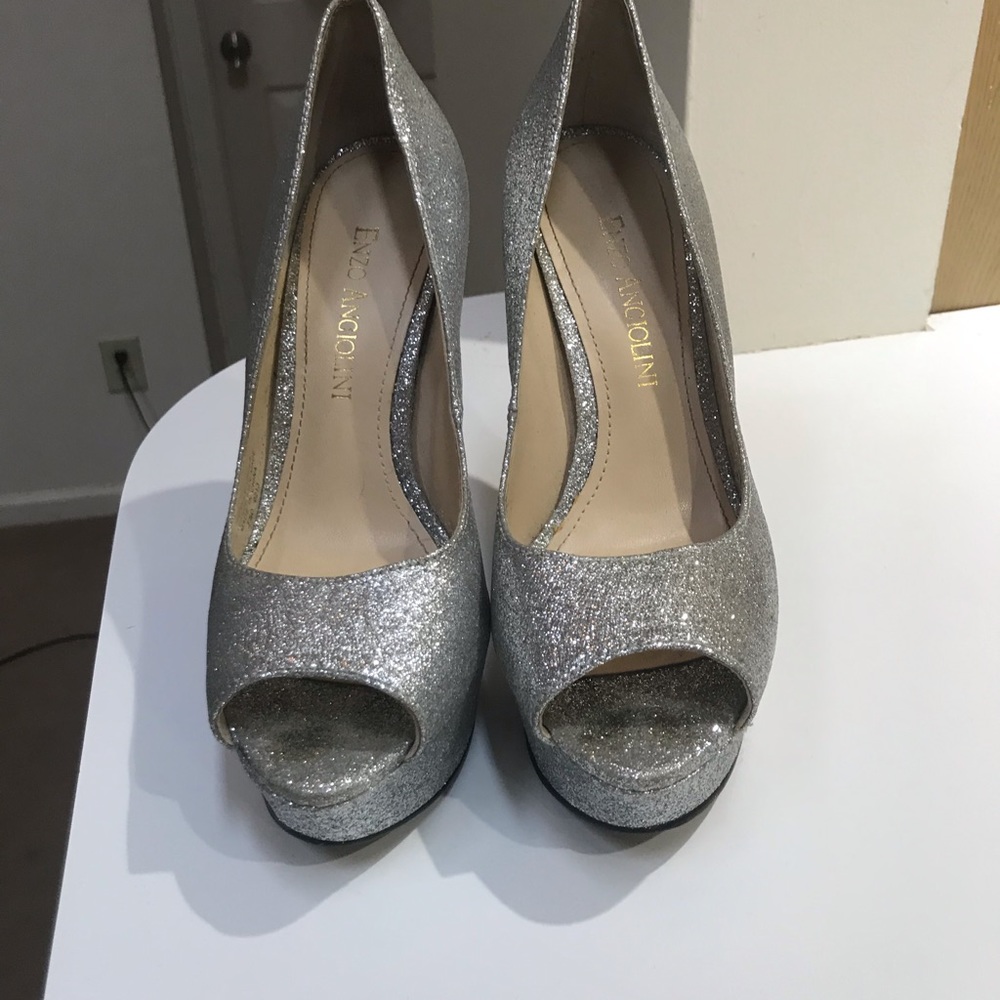 High heels. - Picture 2 of 4